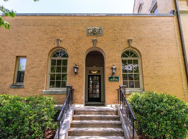 60 E Glen Rd, Brookline, MA 02445