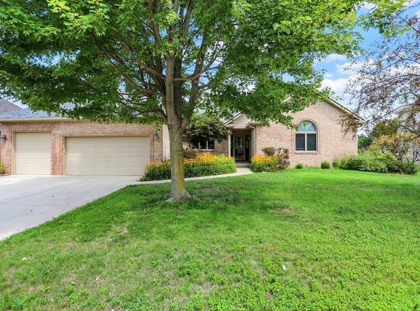 5176 Brooks Bend, Greenwood, IN 46143