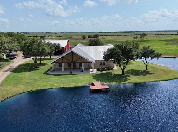 610 FM 1862, Blessing, TX 77419