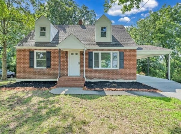 2631 Idlewild BLVD NE, Roanoke, VA 24012