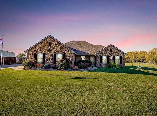 169 Amanda Lane, Reno, TX 76082
