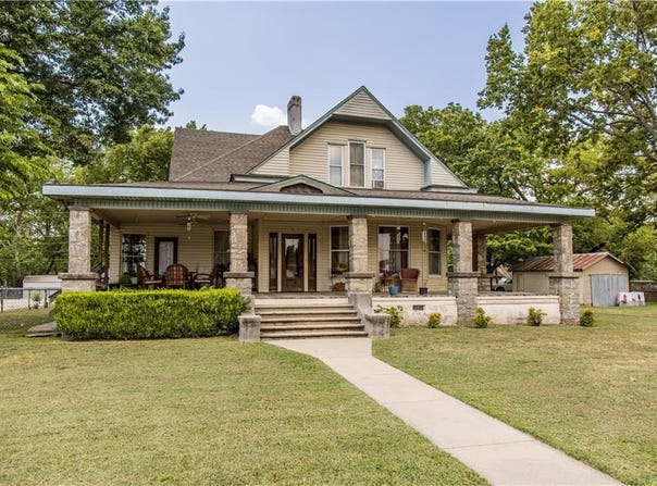 716  S Washington  ST, Siloam Springs, AR 72761