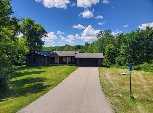 4A94 Springfield Drive, Apple River, IL 61001