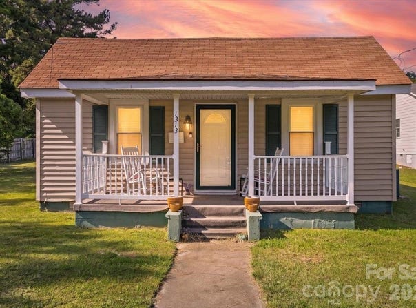 1313 Carolina Avenue, Roanoke Rapids, NC 27870