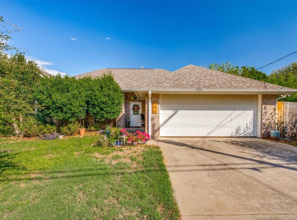 616 N Cherry Street, Aubrey, TX 76227