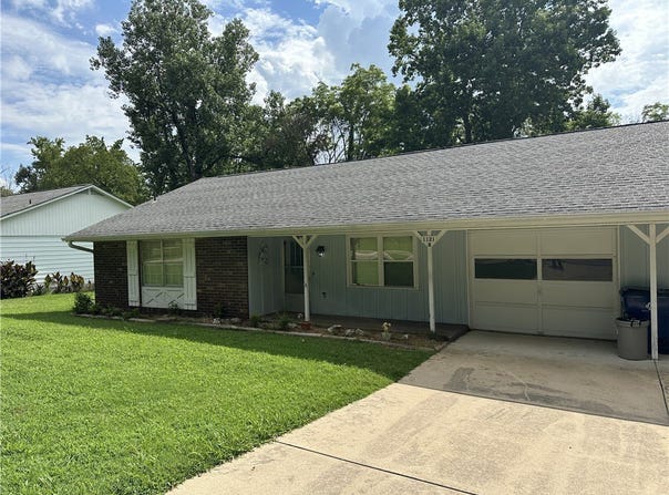 1121 Meadowbrook Drive, Mountain Home, AR 72653