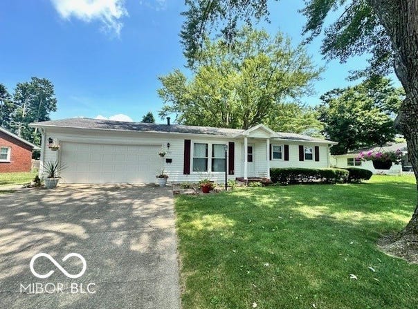 3043 Fairlawn Drive, Columbus, IN 47203