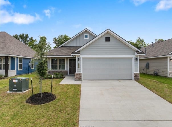 1204 Highgarden Drive, Navasota, TX 77868