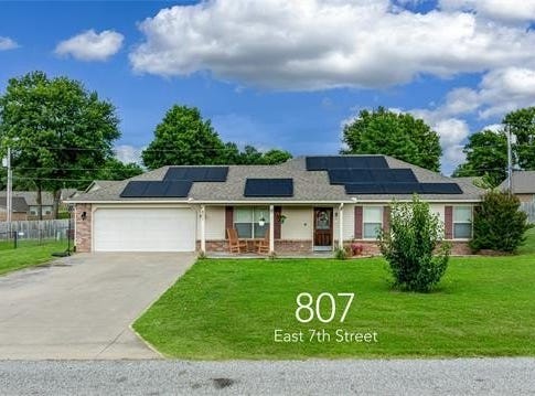 807 E 7th Street, Grove, OK 74344