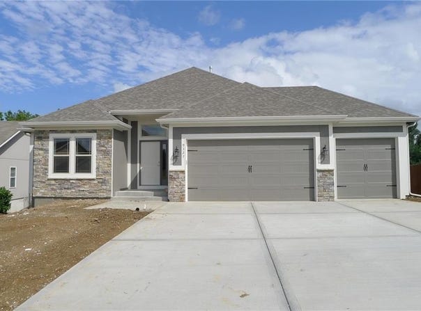 11440 N Auburndale Circle, Kansas City, MO 64157