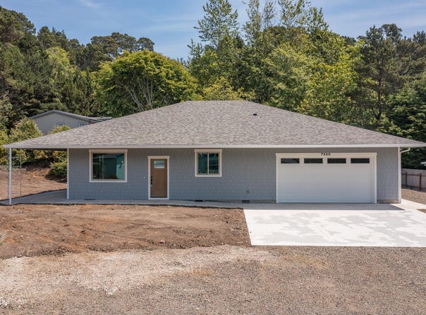 7320 Tanglewood Avenue, Gleneden Beach, OR 97388