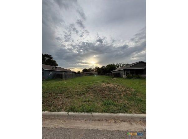 612 Briggs Street, Lampasas, TX 76550