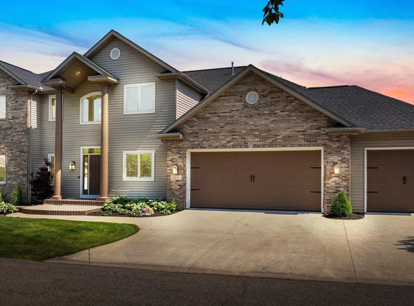 11681 N Venetian Drive, Syracuse, IN 46567