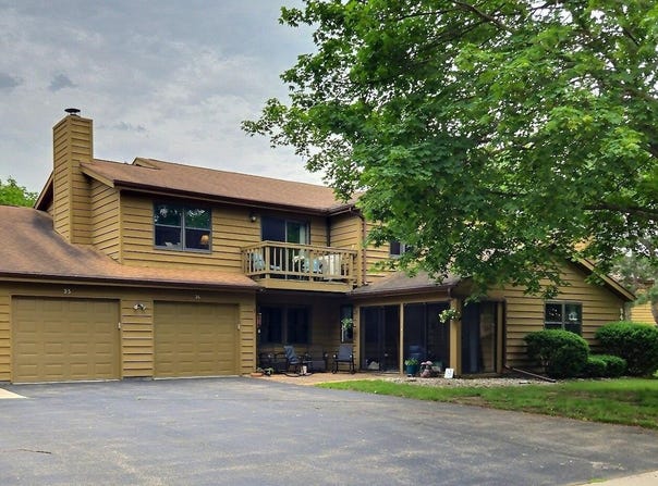 940 BABCOCK Street, NEENAH, WI 54956