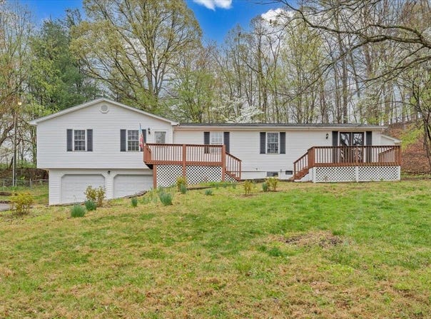 1974 Stoney Battery RD, Troutville, VA 24175