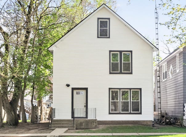 224 E Garden Street, DeKalb, IL 60115