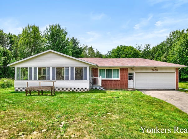 7855 Alpine Avenue NW, Sparta, MI 49345