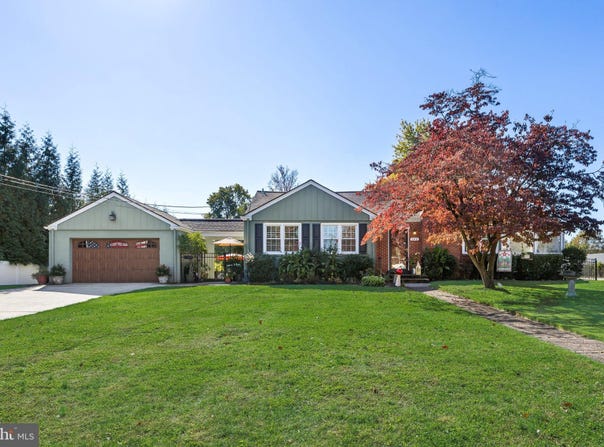 546 S FORKLANDING Road, MAPLE SHADE, NJ 08052