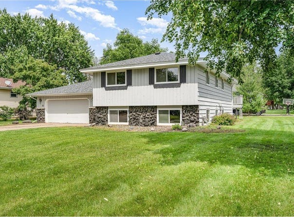 8211 6th Street NE, Spring Lake Park, MN 55432