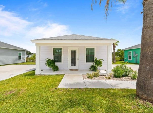 250 Oasis Cir, ROCKPORT, TX 78382