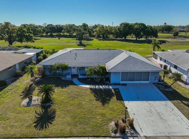 672 Allegheny Dr, Sun City Center, FL 33573