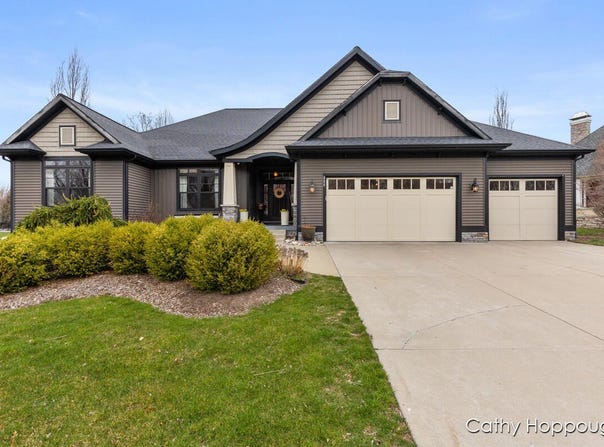 555 Stonehenge Drive SW, Grandville, MI 49418
