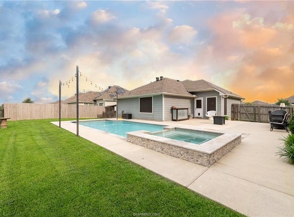 817 Mockingbird Street, Navasota, TX 77868