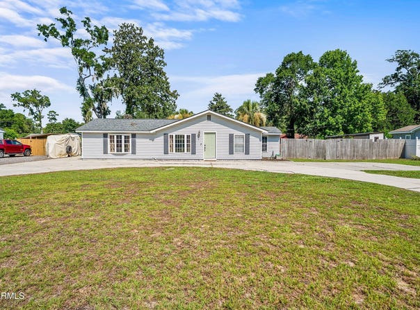 915 Belleview Circle W, Beaufort, SC 29902