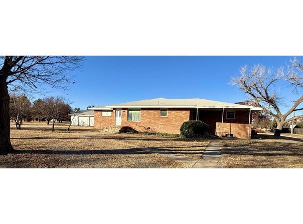 706 W Park, Hooker, OK 73945