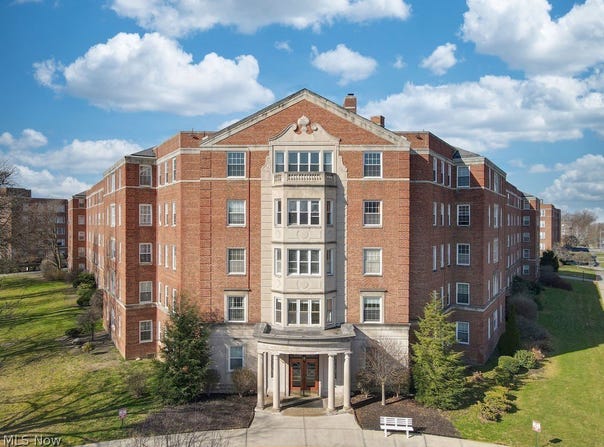 13800 Fairhill Road, Shaker Heights, OH 44120