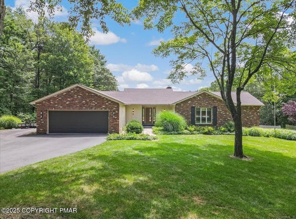 5767 Wildflower Circle, Stroudsburg, PA 18360