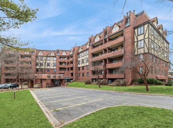 2880 Grand Avenue unit: 107, Des Moines, IA 50312