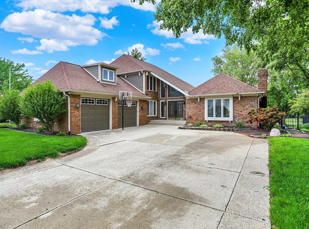 676 La Placita Street, Greenwood, IN 46143