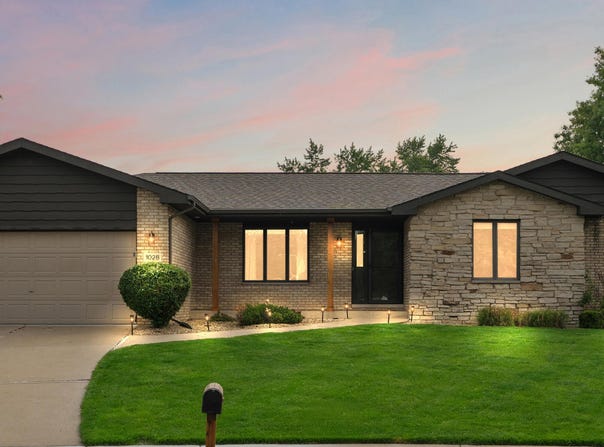 1028 Sandy Ridge Court, Dyer, IN 46311