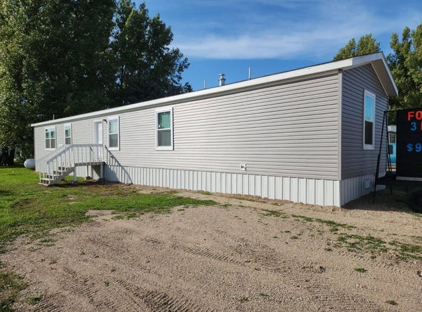 915 Parkland Drive SW, Rugby, ND 58368