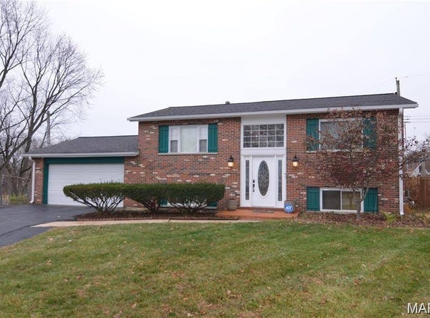 25 Bernie Circle, Maryland Heights, MO 63043