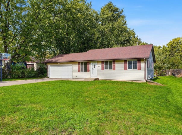 2657 5th Street E, Maplewood, MN 55119