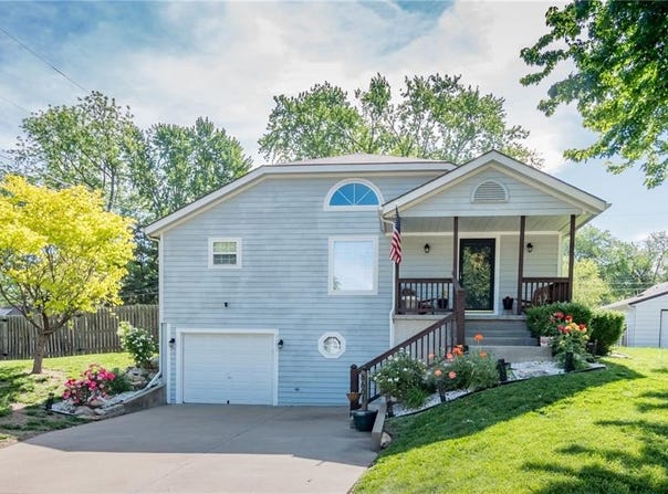 8601 England Street, Overland Park, KS 66212
