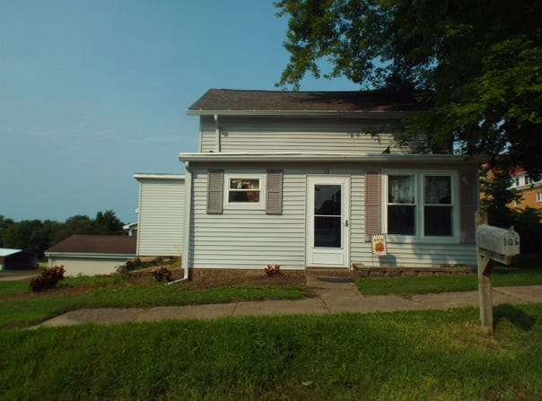 106 N Locust, ELIZABETH, IL 61028