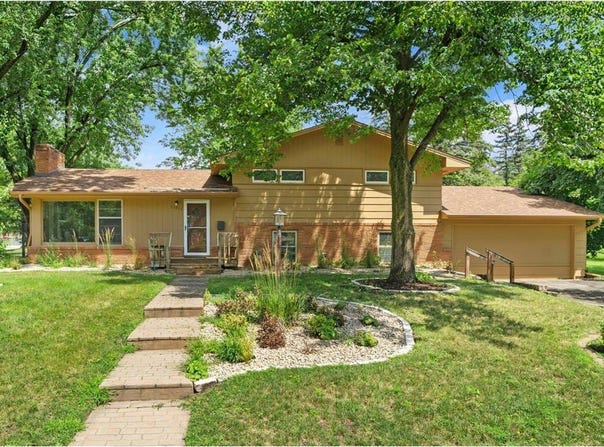 11011 Queen Circle, Bloomington, MN 55431