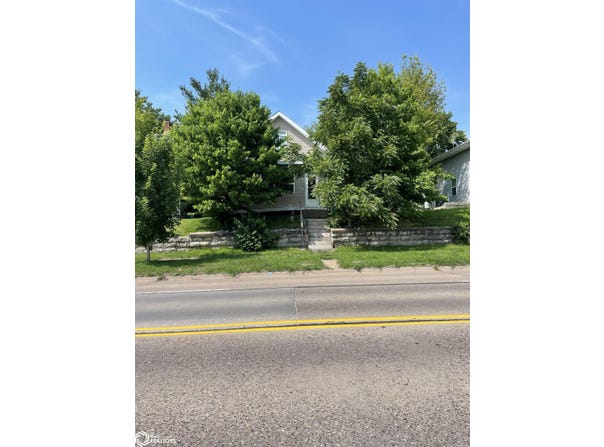 1004 Spring Street, Burlington, IA 52601