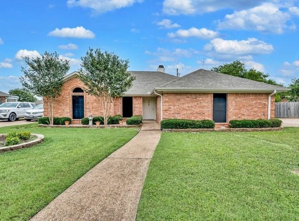 308 Greystone Drive, Lorena, TX 76655
