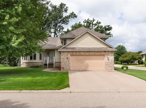 2232 Homestead Avenue N, Oakdale, MN 55128