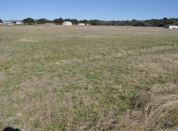307 Hackamore Trl, Bandera, TX 78003-3474