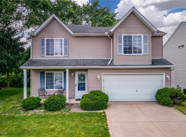 1122 Oxford Circle, Akron, OH 44312