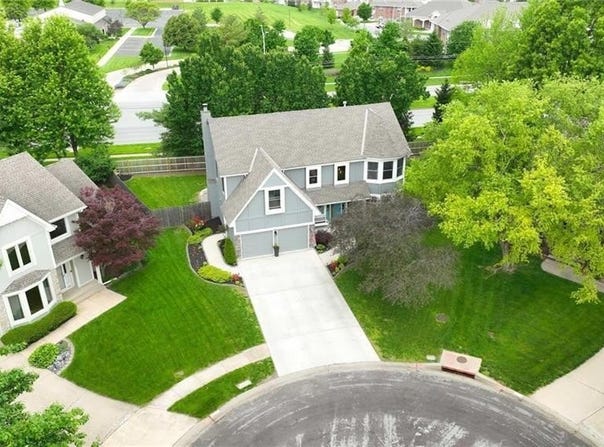 11821 W 128th Street, Overland Park, KS 66213
