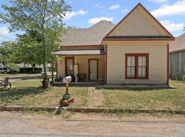 916 5th Avenue, Mineral Wells, TX 76067