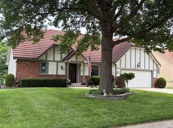 10500 E 57 Place, Raytown, MO 64133