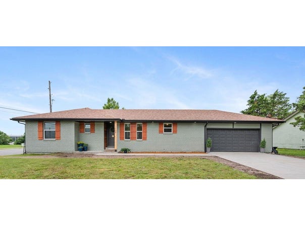 109 Aaron Dr, Andover, KS 67002