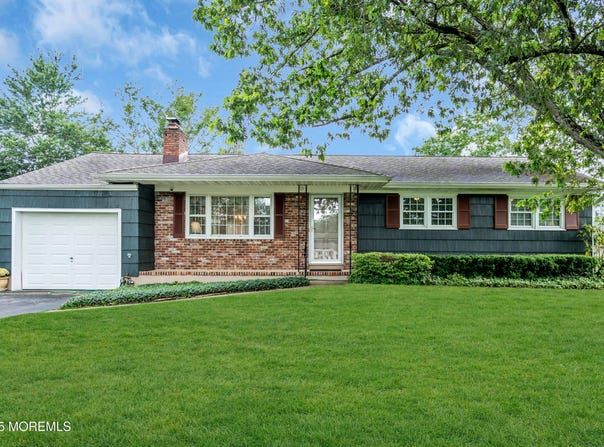 44 Williamsburg Drive, Toms River, NJ 08755